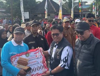 Gotong Royong Jadi Napas Kehidupan Warga, Kelurahan Baru Sabet Pelaksana Terbaik I BBGRM Kukar